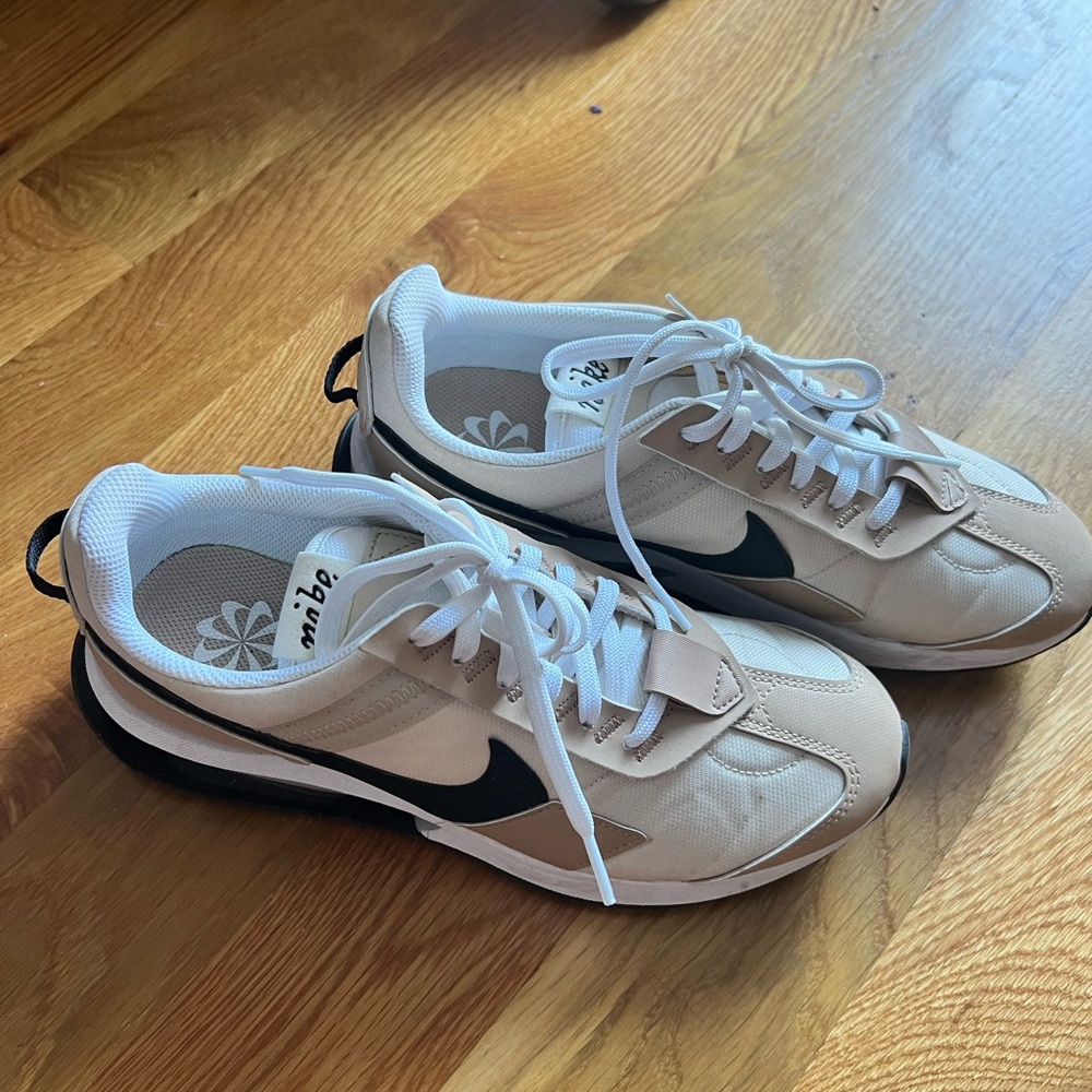 Nike Air Max Pre-Day Sneaker